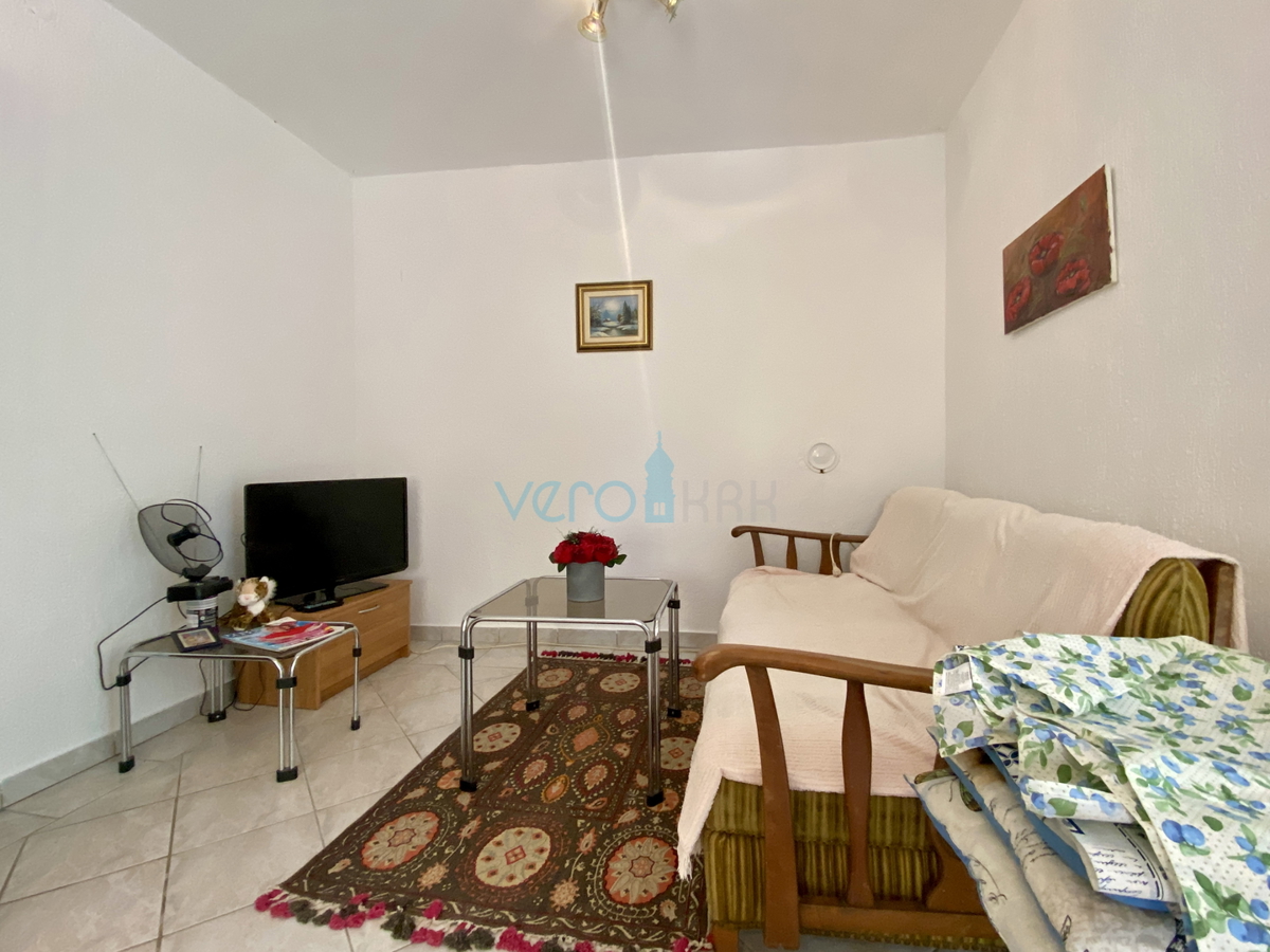 Isola di Krk, Dobrinj, periferia, casa bifamiliare con due appartamenti, vista, terreno, vendita