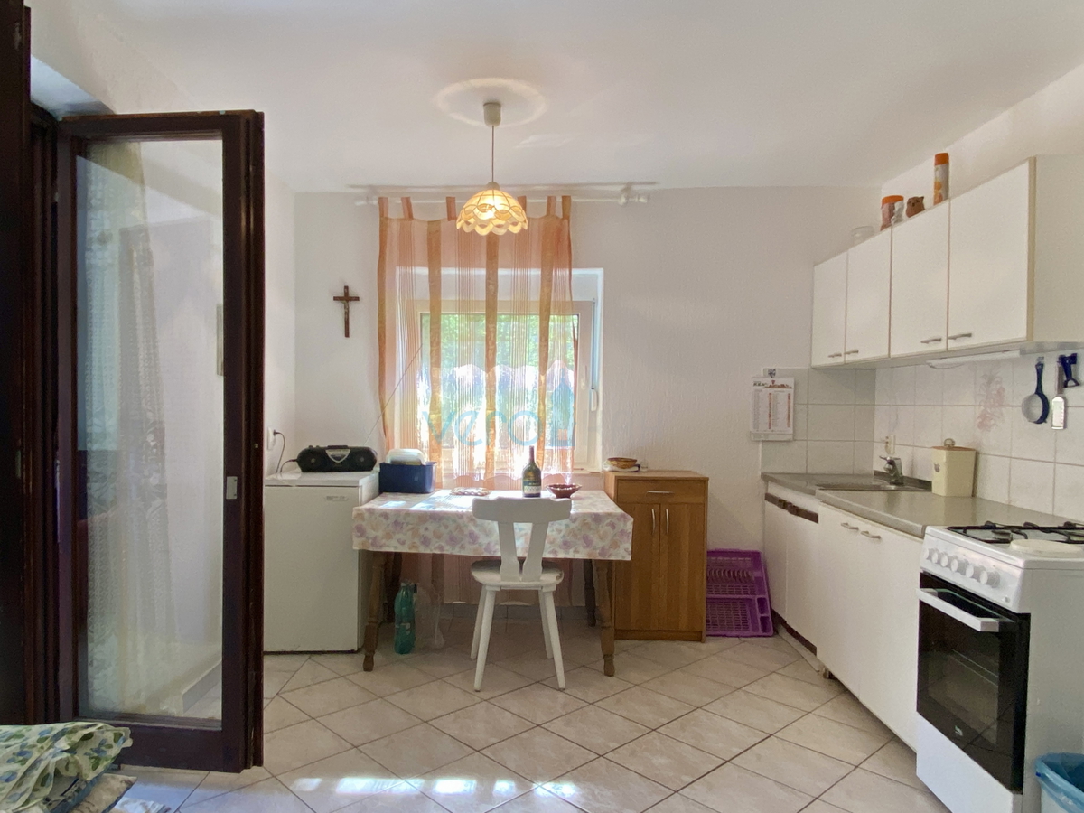 Isola di Krk, Dobrinj, periferia, casa bifamiliare con due appartamenti, vista, terreno, vendita