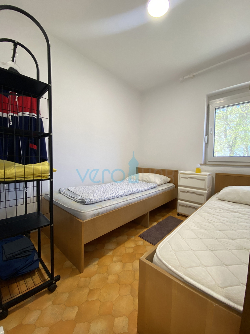 Isola di Krk, Dobrinj, periferia, casa bifamiliare con due appartamenti, vista, terreno, vendita