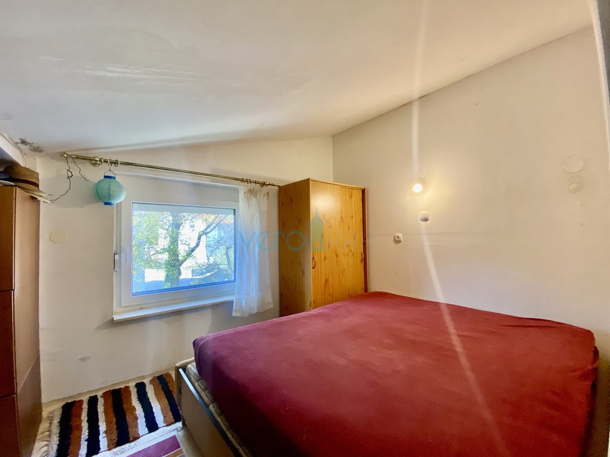 Isola di Krk, Dobrinj, periferia, casa bifamiliare con due appartamenti, vista, terreno, vendita