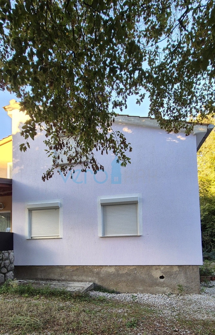 Isola di Krk, Dobrinj, periferia, casa bifamiliare con due appartamenti, vista, terreno, vendita