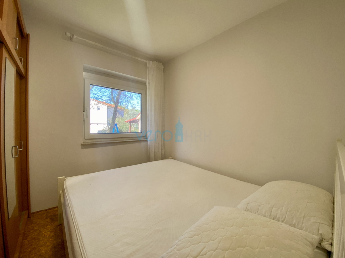 Isola di Krk, Dobrinj, periferia, casa bifamiliare con due appartamenti, vista, terreno, vendita