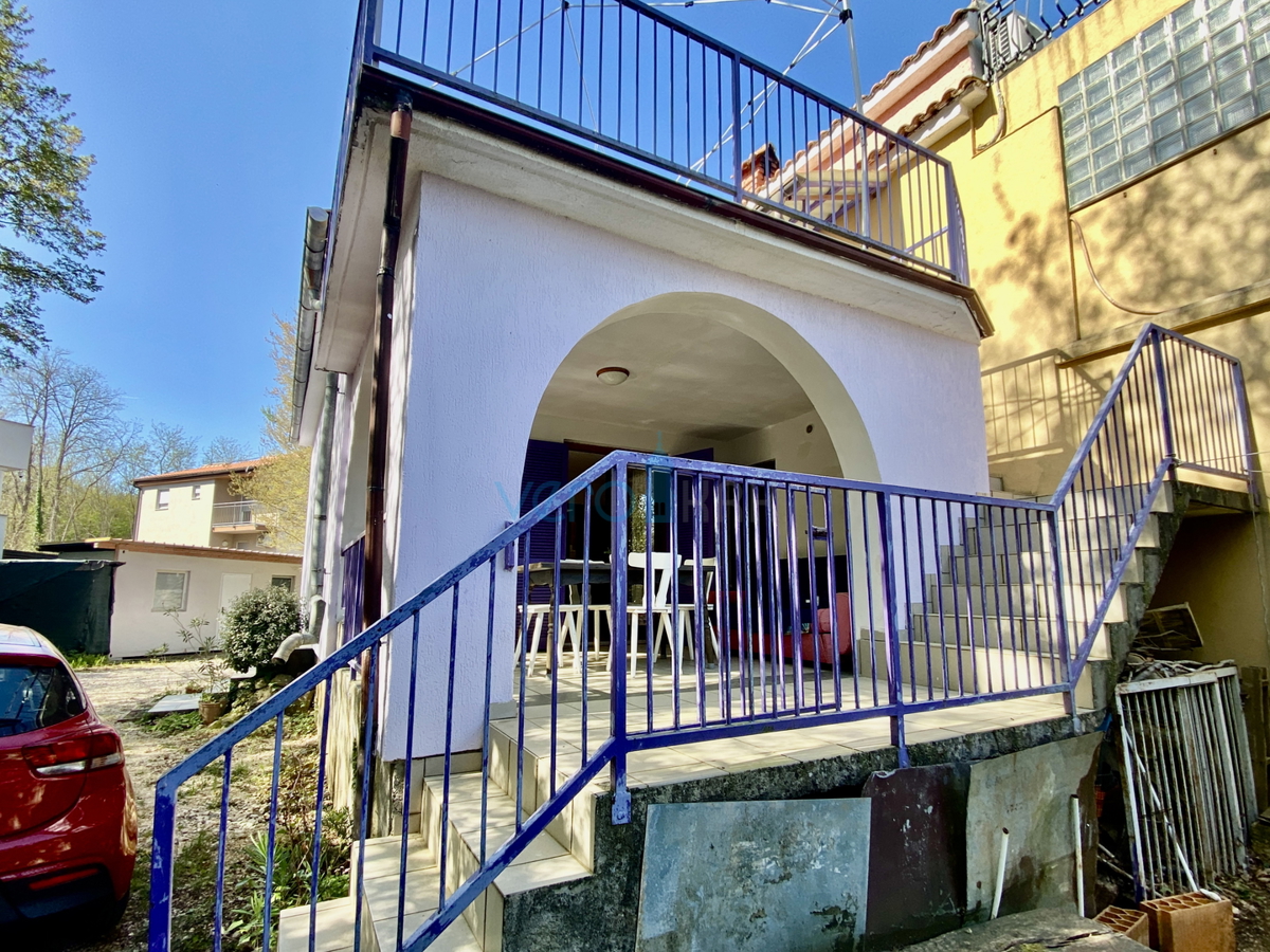Isola di Krk, Dobrinj, periferia, casa bifamiliare con due appartamenti, vista, terreno, vendita