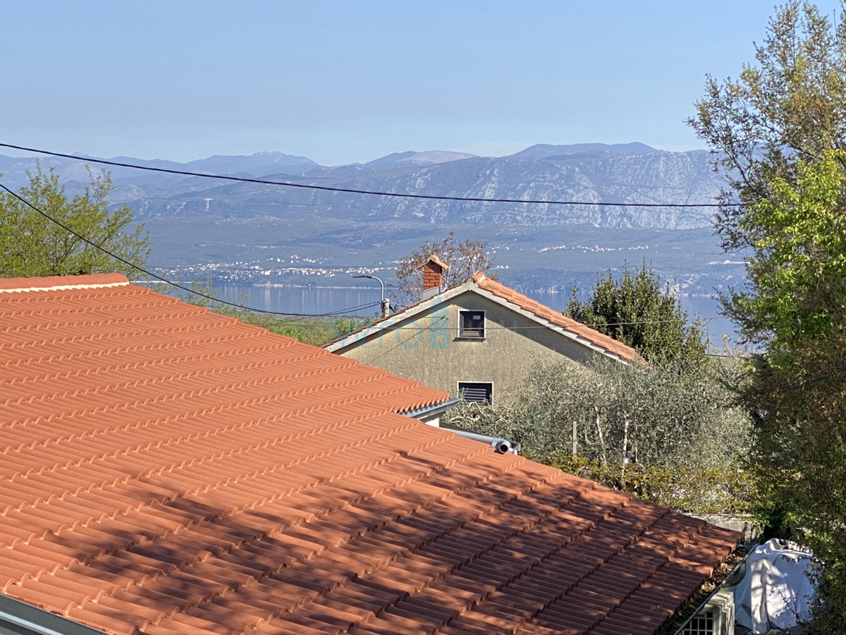 Isola di Krk, Dobrinj, periferia, casa bifamiliare con due appartamenti, vista, terreno, vendita