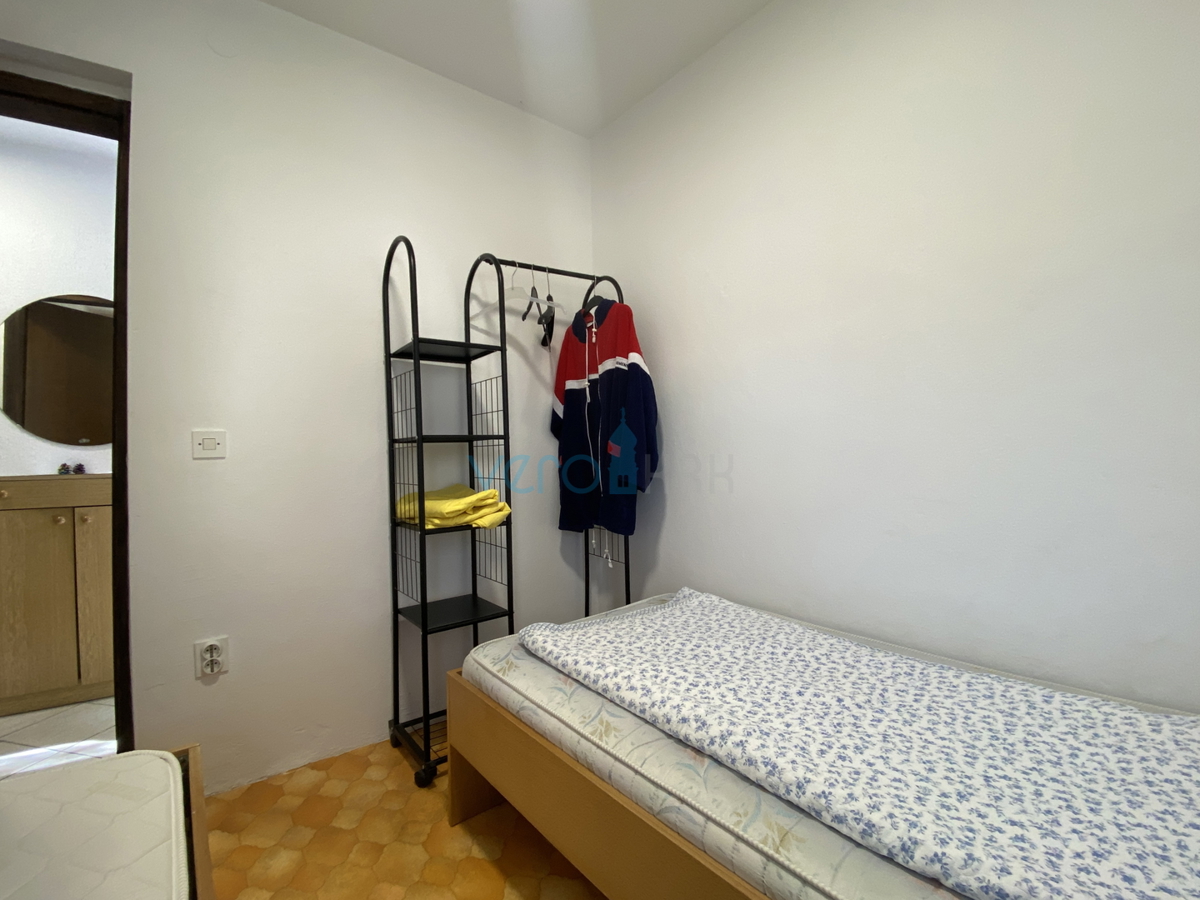 Isola di Krk, Dobrinj, periferia, casa bifamiliare con due appartamenti, vista, terreno, vendita