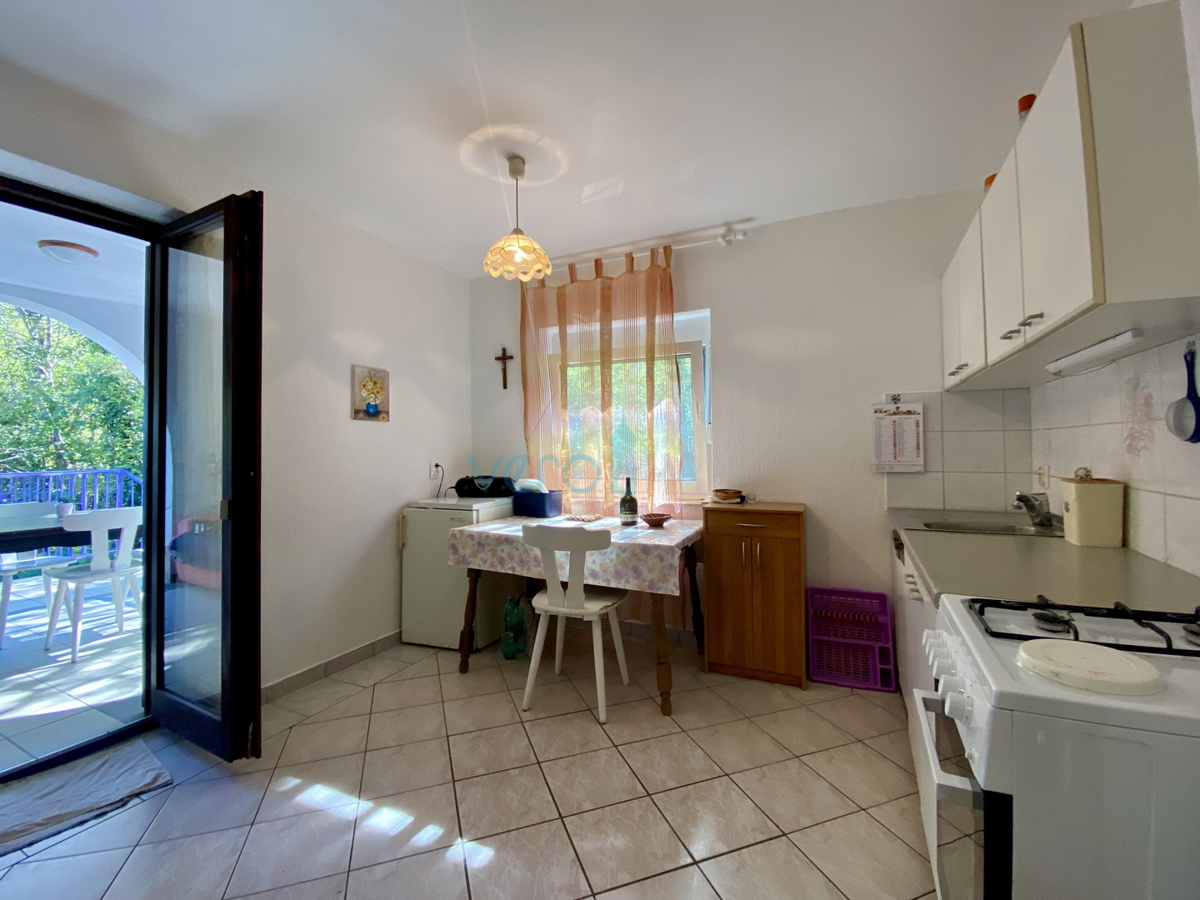 Isola di Krk, Dobrinj, periferia, casa bifamiliare con due appartamenti, vista, terreno, vendita