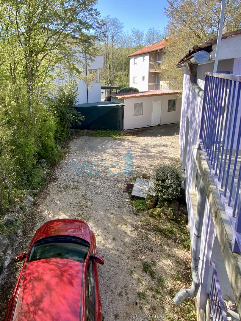 Isola di Krk, Dobrinj, periferia, casa bifamiliare con due appartamenti, vista, terreno, vendita