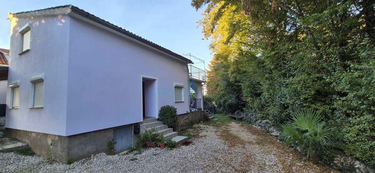 Isola di Krk, Dobrinj, periferia, casa bifamiliare con due appartamenti, vista, terreno, vendita