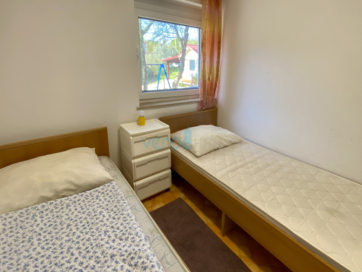 Isola di Krk, Dobrinj, periferia, casa bifamiliare con due appartamenti, vista, terreno, vendita