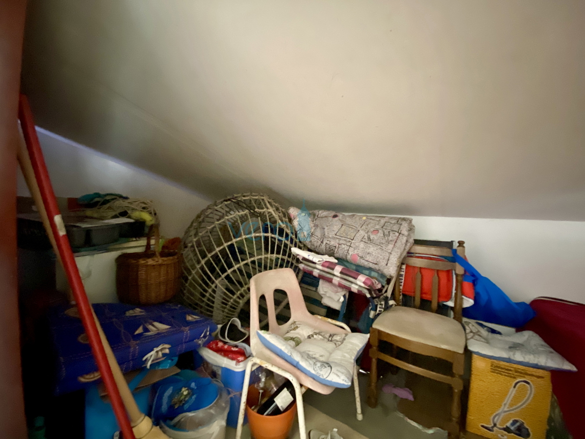 Isola di Krk, Dobrinj, periferia, casa bifamiliare con due appartamenti, vista, terreno, vendita