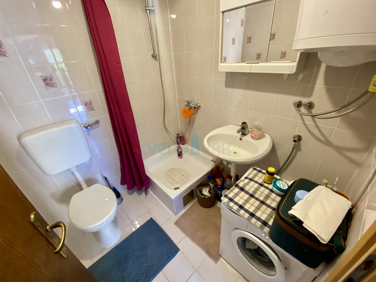 Isola di Krk, Dobrinj, periferia, casa bifamiliare con due appartamenti, vista, terreno, vendita