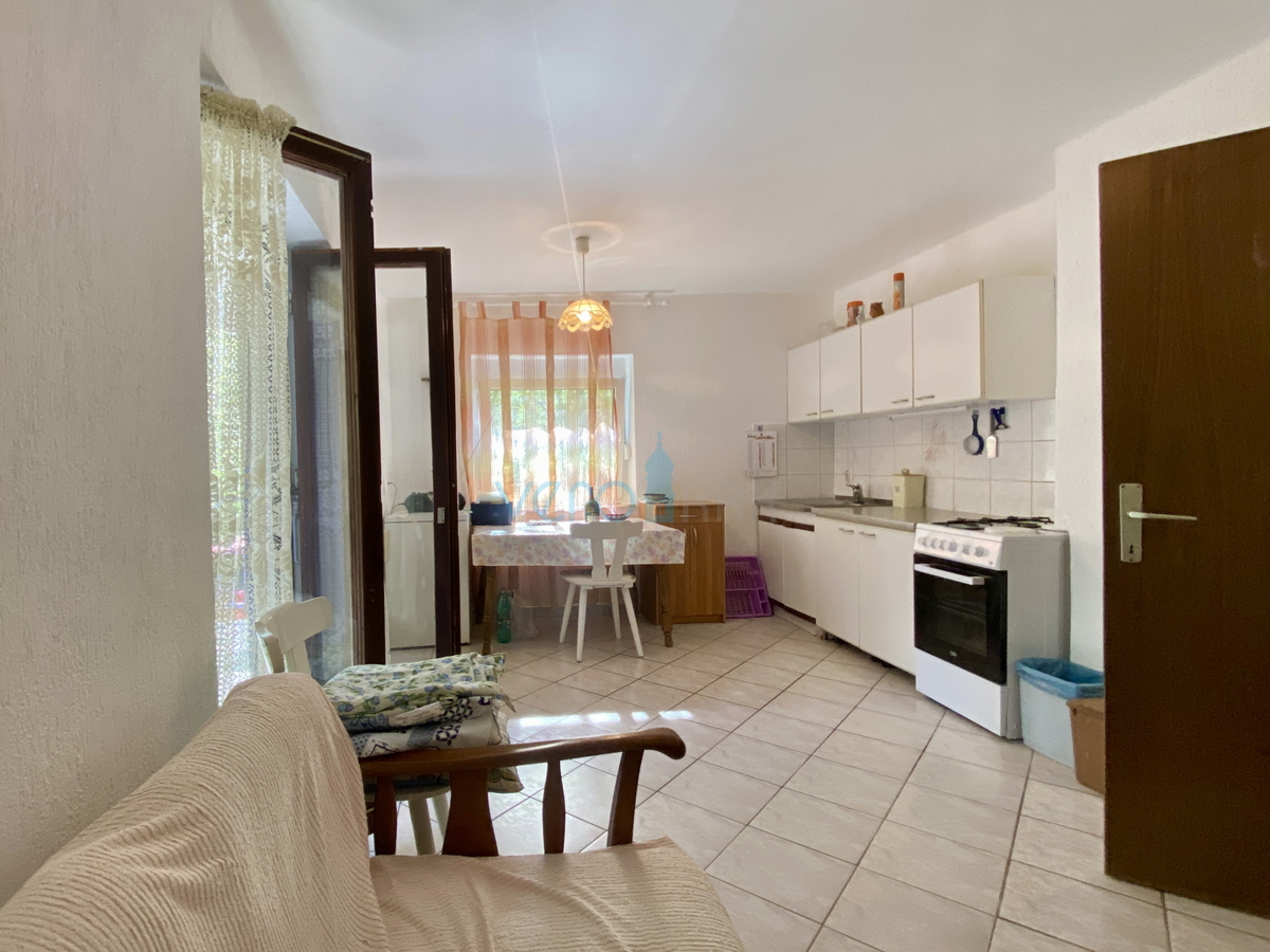 Isola di Krk, Dobrinj, periferia, casa bifamiliare con due appartamenti, vista, terreno, vendita