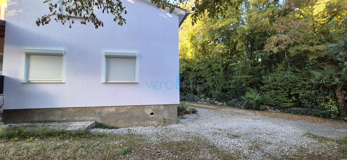 Isola di Krk, Dobrinj, periferia, casa bifamiliare con due appartamenti, vista, terreno, vendita