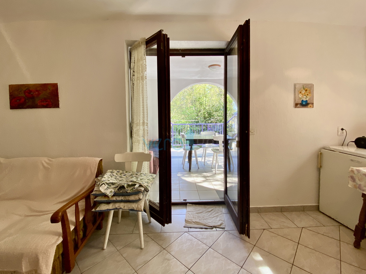 Isola di Krk, Dobrinj, periferia, casa bifamiliare con due appartamenti, vista, terreno, vendita