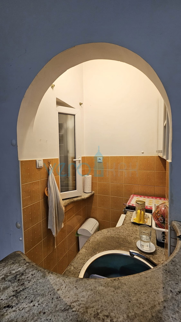 Rijeka, centro, Pomerio, ampio appartamento quadrilocale di 97 m2 al secondo piano