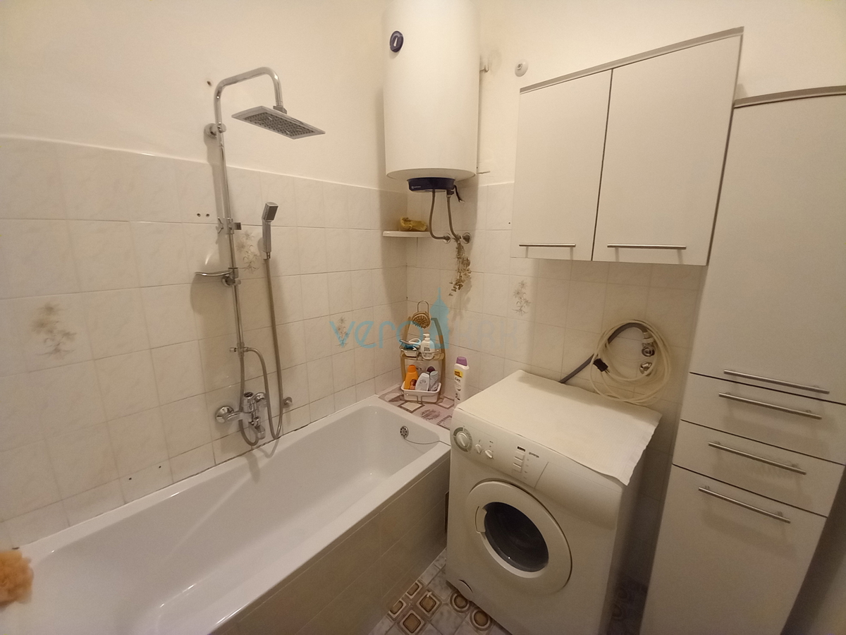 Rijeka, centro, Pomerio, ampio appartamento quadrilocale di 97 m2 al secondo piano