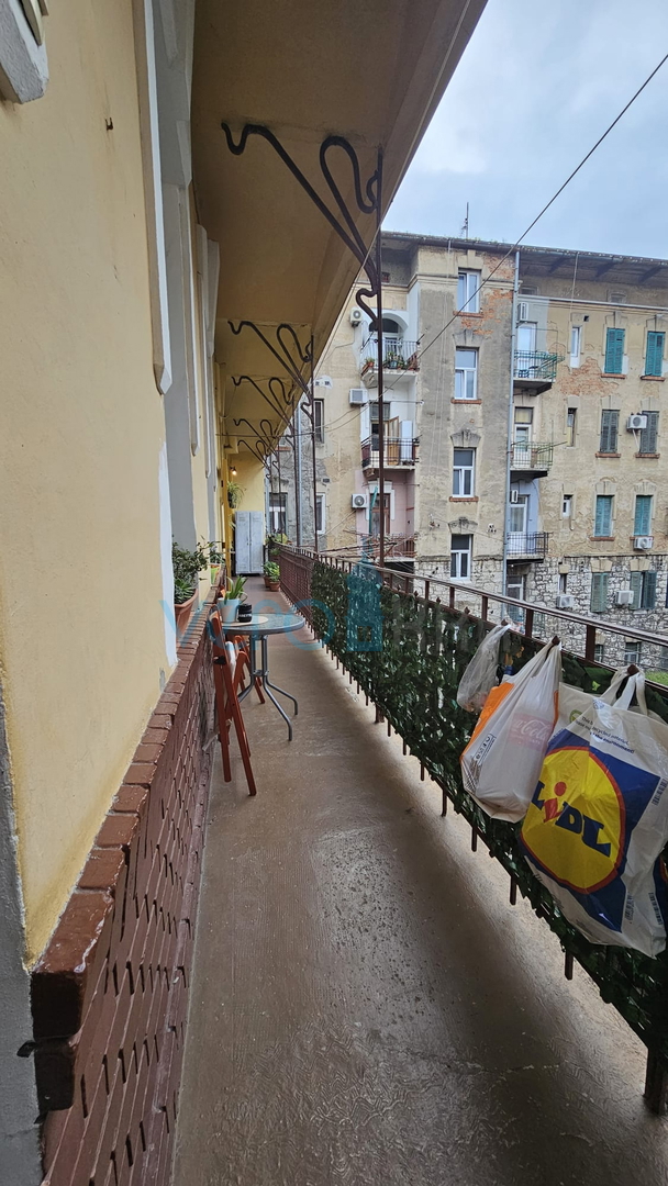 Rijeka, centro, Pomerio, ampio appartamento quadrilocale di 97 m2 al secondo piano