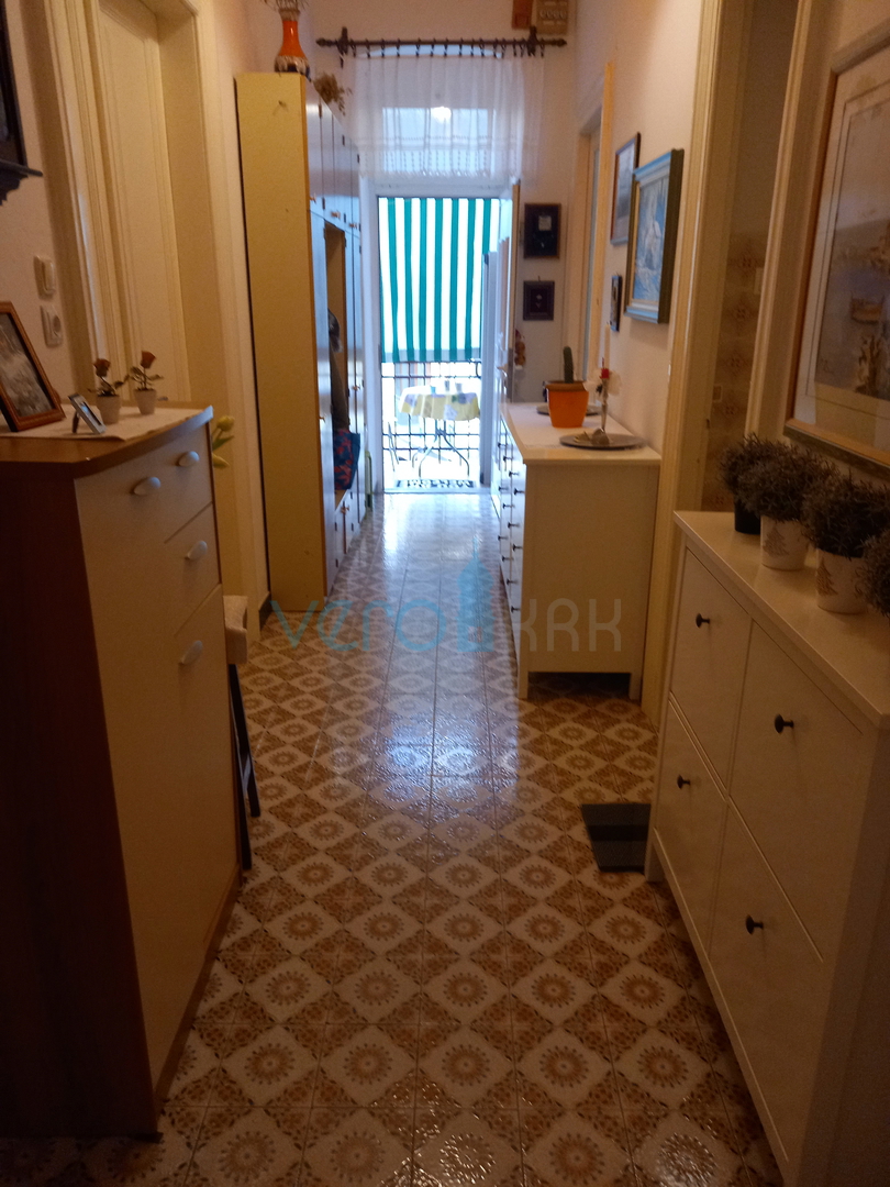 Rijeka, centro, Pomerio, ampio appartamento quadrilocale di 97 m2 al secondo piano