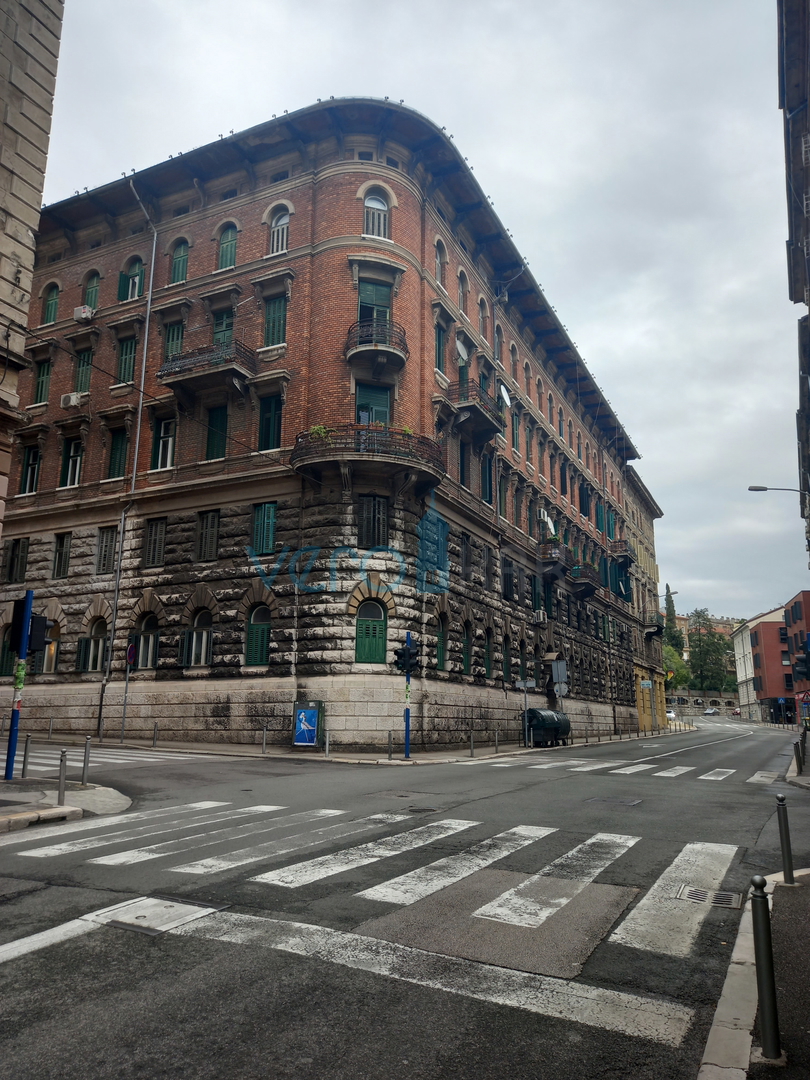 Rijeka, centro, Pomerio, ampio appartamento quadrilocale di 97 m2 al secondo piano