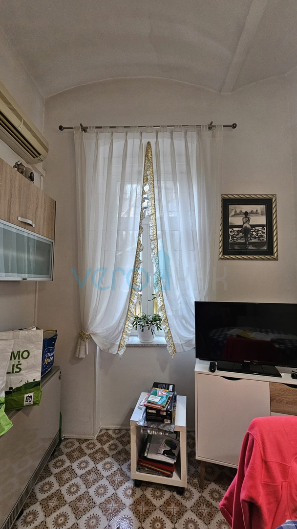 Rijeka, centro, Pomerio, ampio appartamento quadrilocale di 97 m2 al secondo piano