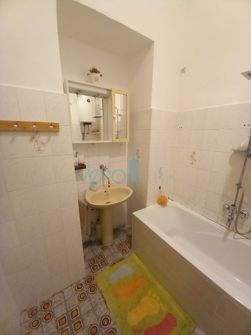 Rijeka, centro, Pomerio, ampio appartamento quadrilocale di 97 m2 al secondo piano