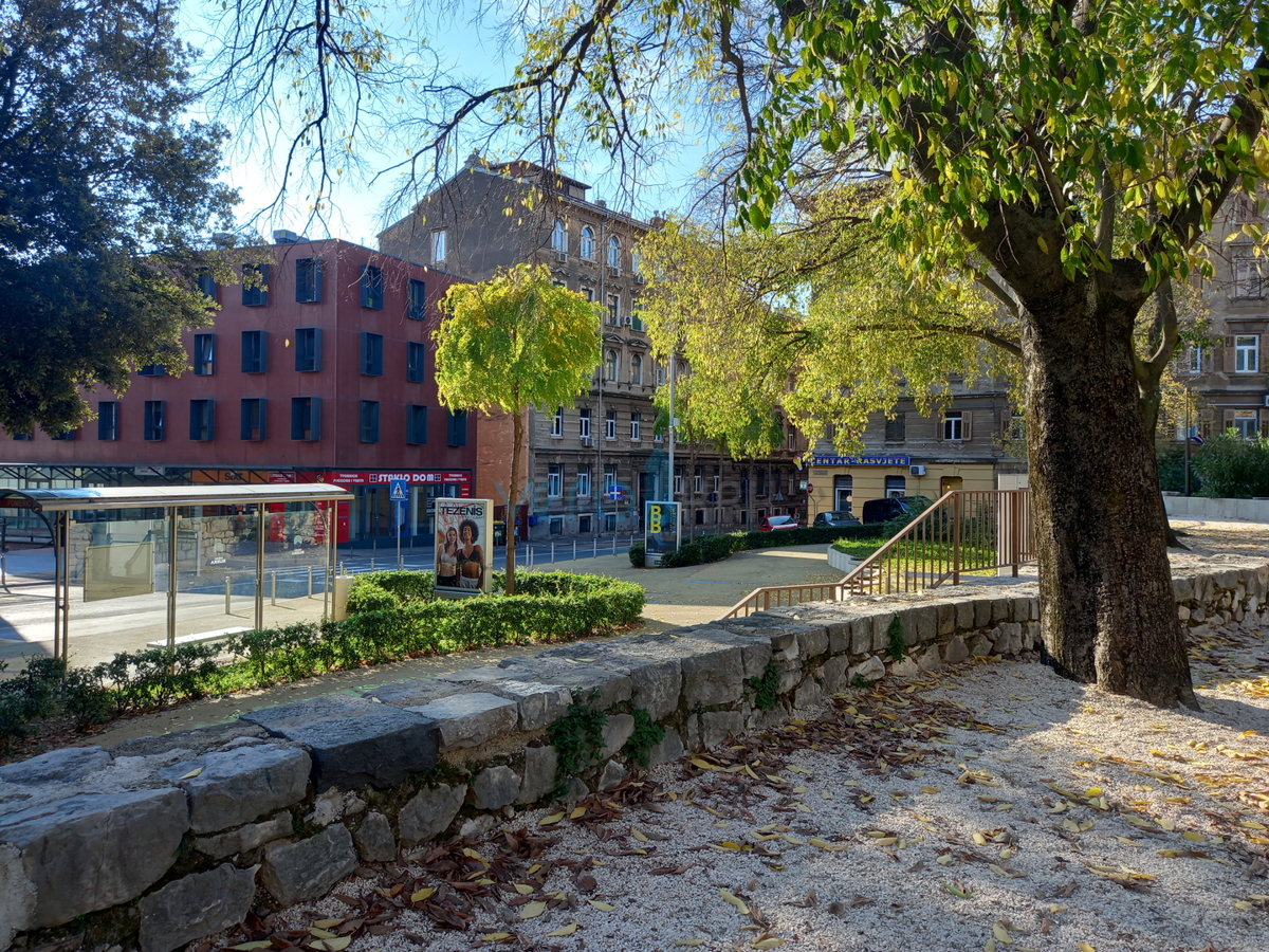 Rijeka, centro, Pomerio, ampio appartamento quadrilocale di 97 m2 al secondo piano