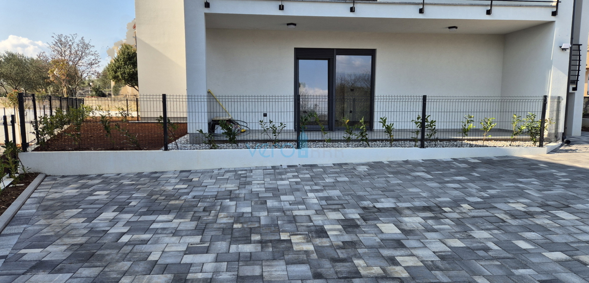 Uvala Soline, isola di Krk, appartamento bilocale al piano terra, giardino, nuova costruzione, in vendita