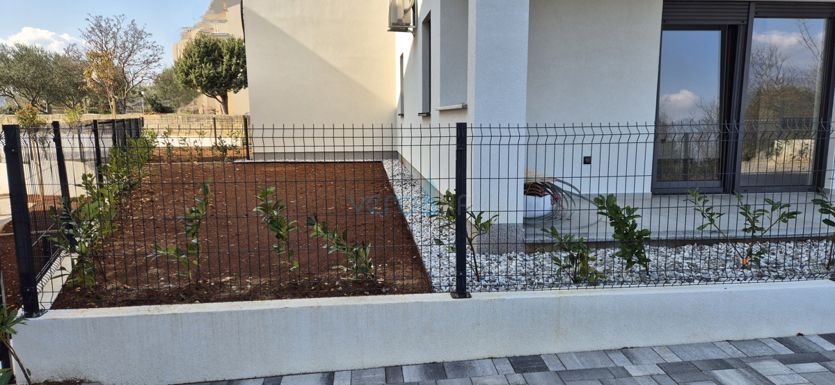 Uvala Soline, isola di Krk, appartamento bilocale al piano terra, giardino, nuova costruzione, in vendita