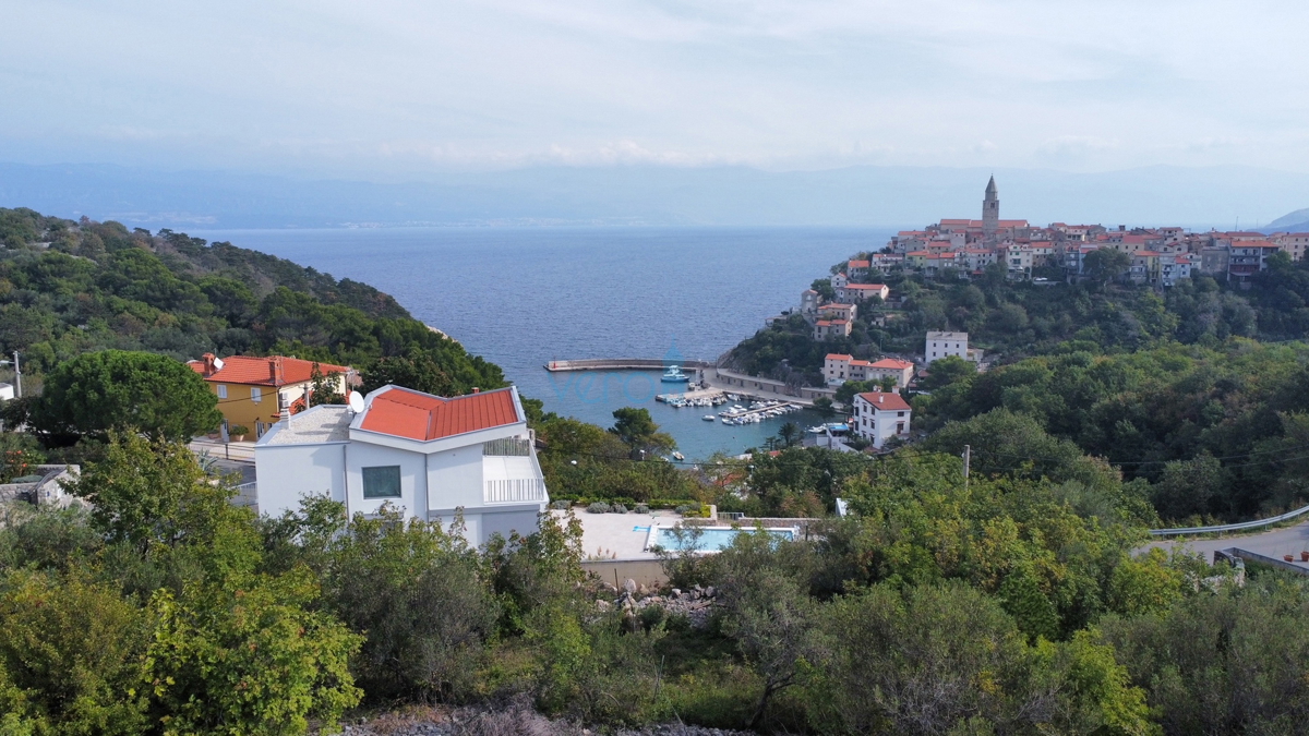 Vrbnik, isola di Krk, terreno edificabile 518 m2, vista mare, vendita