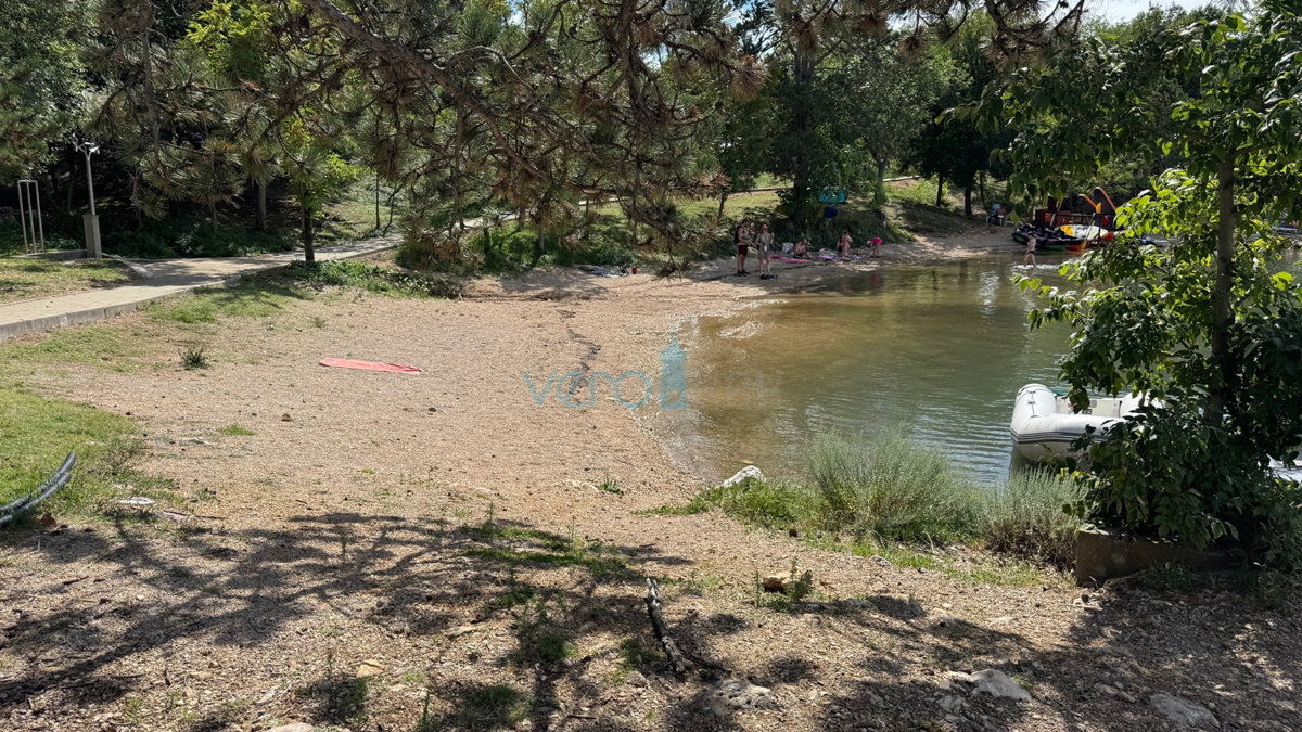 Isola di Krk, baia di Soline, appartamento con due camere, 50 m dal mare, vista, in vendita