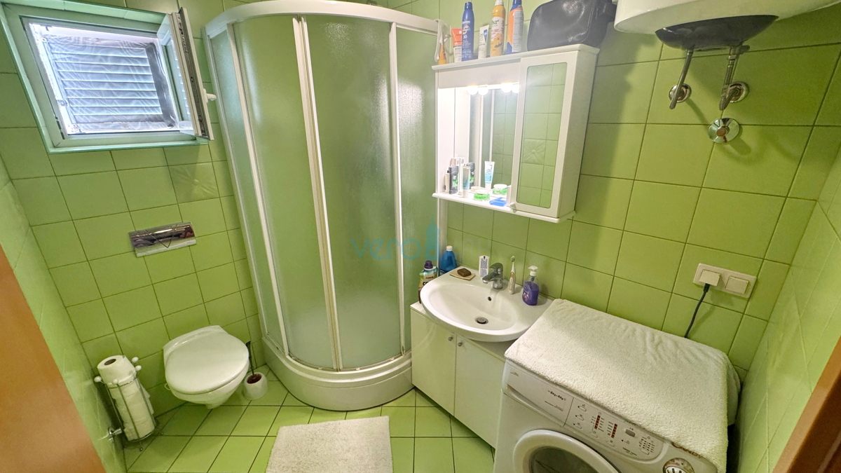 Isola di Krk, baia di Soline, appartamento con due camere, 50 m dal mare, vista, in vendita