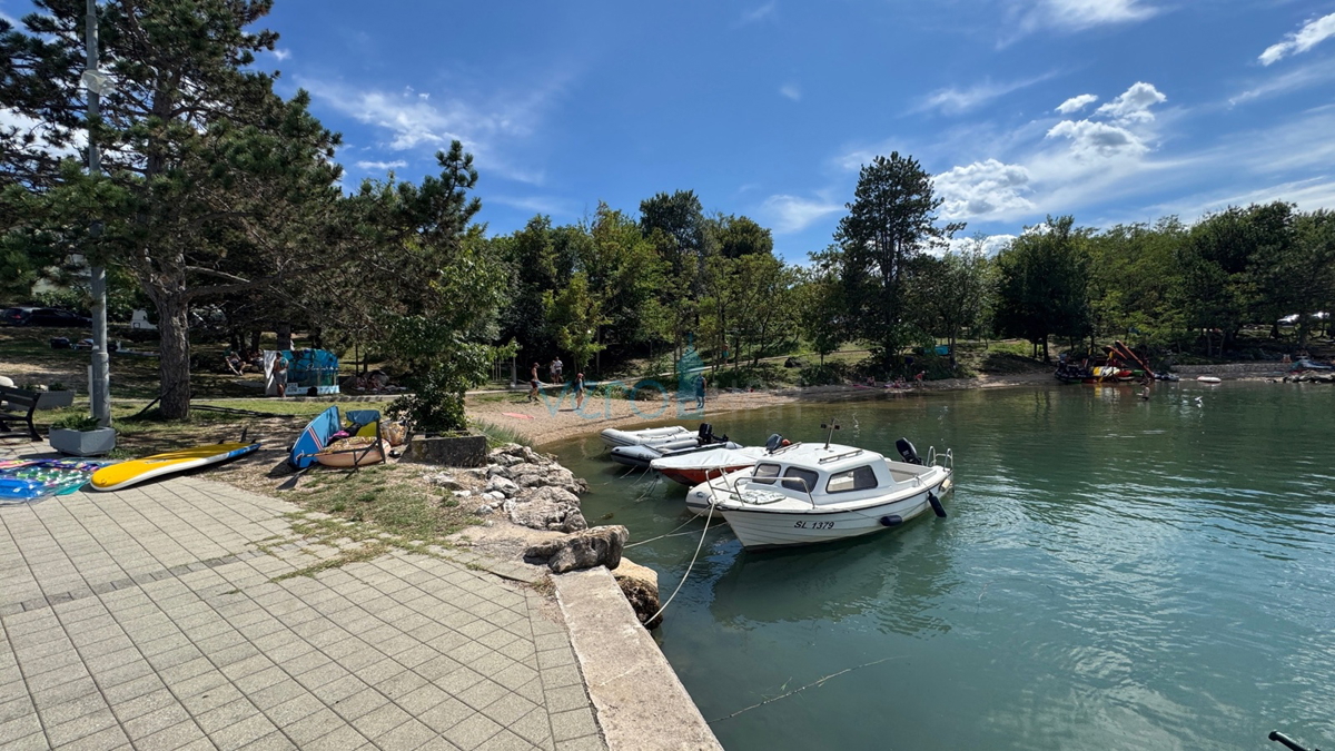 Isola di Krk, baia di Soline, appartamento con due camere, 50 m dal mare, vista, in vendita