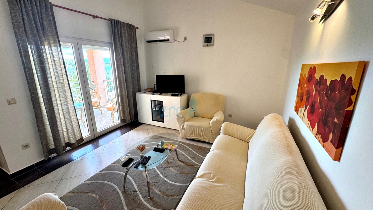 Isola di Krk, baia di Soline, appartamento con due camere, 50 m dal mare, vista, in vendita