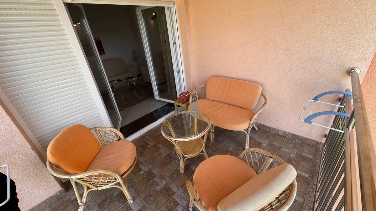 Isola di Krk, baia di Soline, appartamento con due camere, 50 m dal mare, vista, in vendita