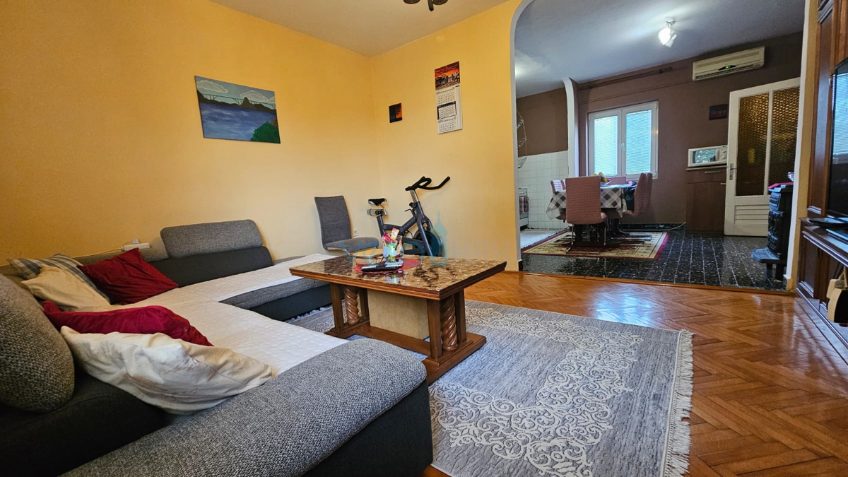 Isola di Krk, città di Krk, zona circostante, casa indipendente, 110 m2, vista mare, terreno 980 m2, vendita