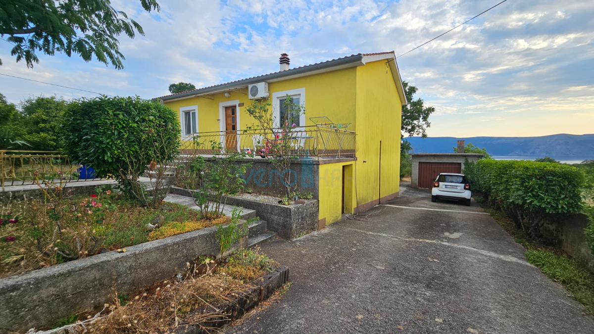 Isola di Krk, città di Krk, zona circostante, casa indipendente, 110 m2, vista mare, terreno 980 m2, vendita