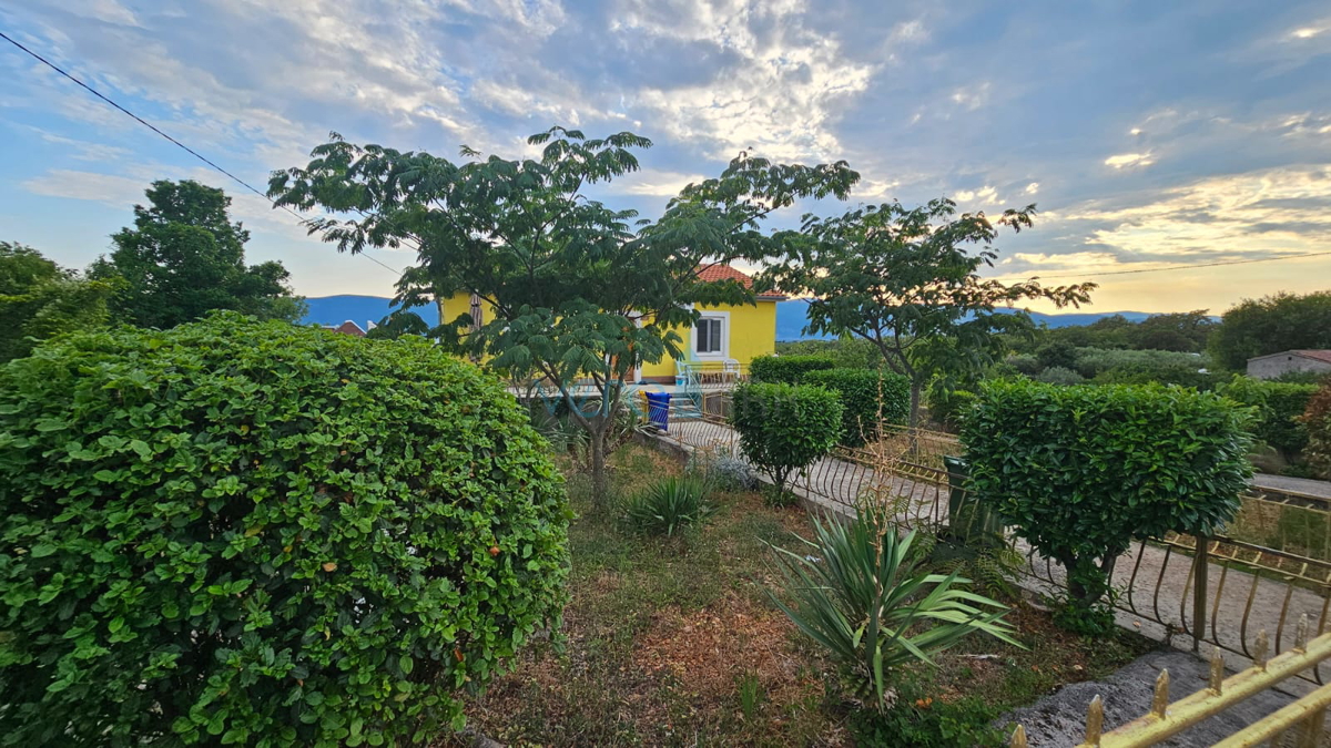 Isola di Krk, città di Krk, zona circostante, casa indipendente, 110 m2, vista mare, terreno 980 m2, vendita