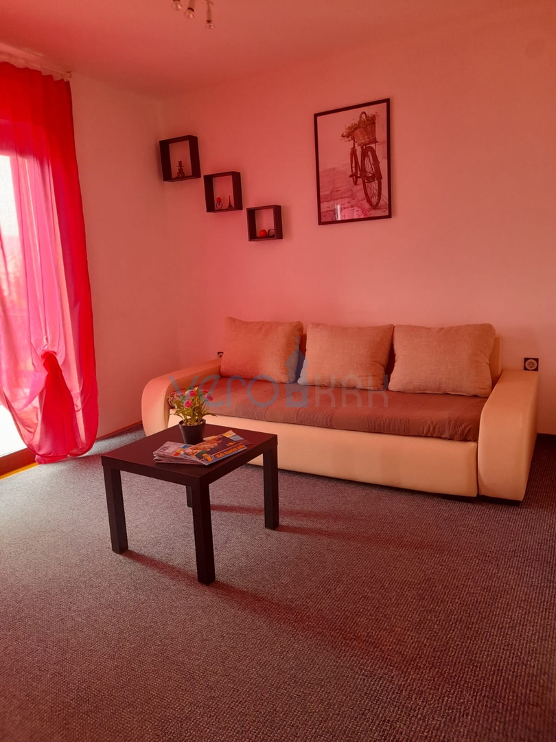 Njivice, isola di Krk, casa bifamiliare con 3 appartamenti, giardino, vista mare, in vendita