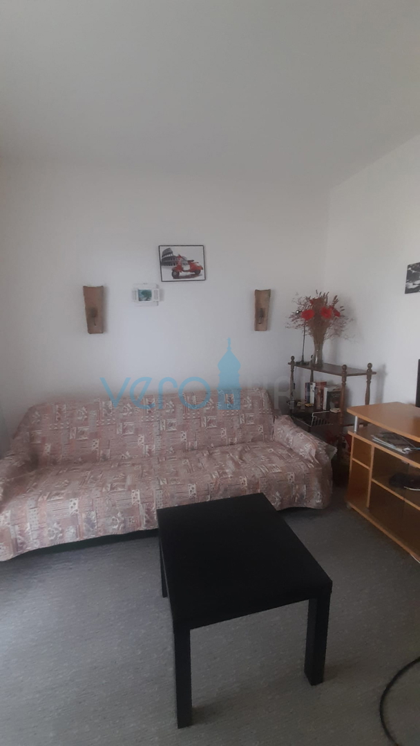 Njivice, isola di Krk, casa bifamiliare con 3 appartamenti, giardino, vista mare, in vendita