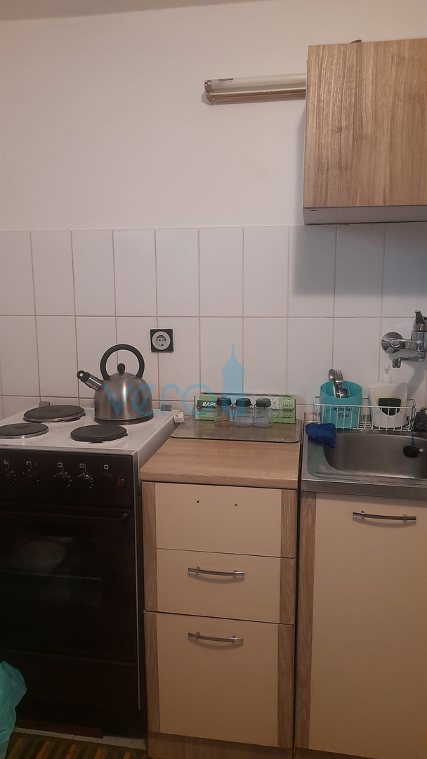 Njivice, isola di Krk, casa bifamiliare con 3 appartamenti, giardino, vista mare, in vendita