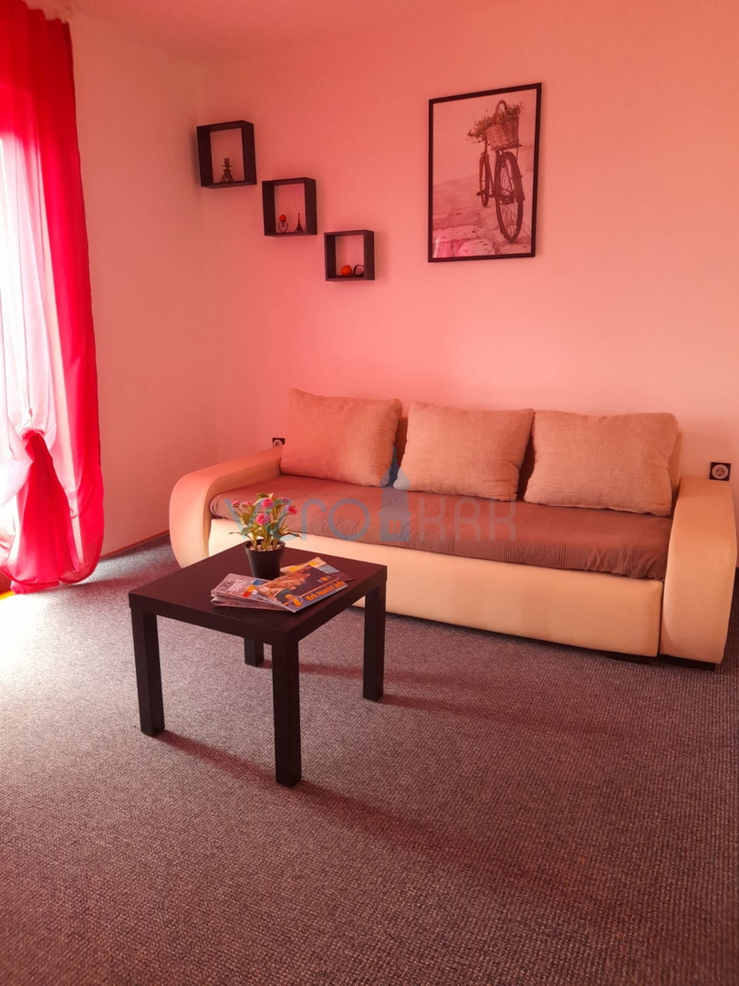 Njivice, isola di Krk, casa bifamiliare con 3 appartamenti, giardino, vista mare, in vendita