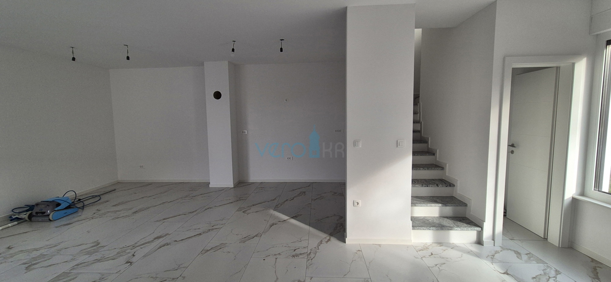 Isola di Krk, Malinska, nuova costruzione, casa moderna con piscina, giardino, vista, vendita