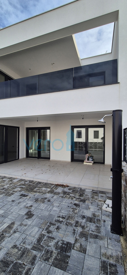 Isola di Krk, Malinska, nuova costruzione, casa moderna con piscina, giardino, vista, vendita