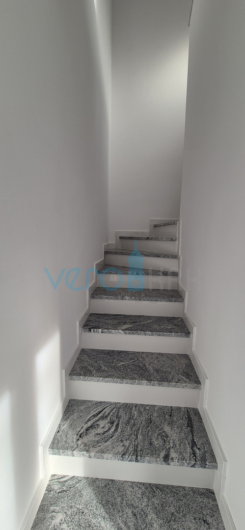 Isola di Krk, Malinska, nuova costruzione, casa moderna con piscina, giardino, vista, vendita