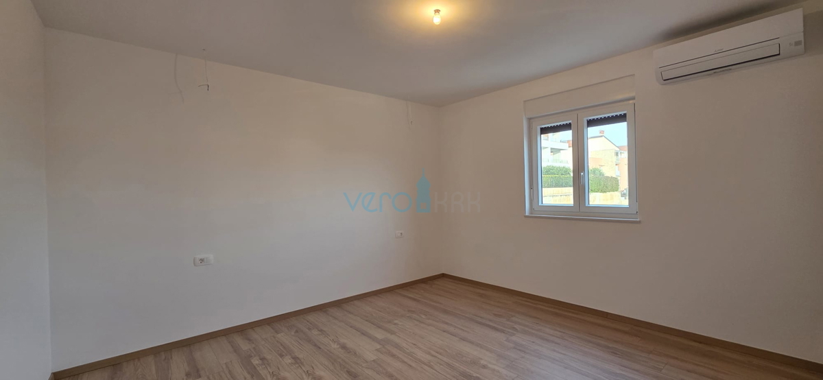 Istra, Novigrad, appartamento bilocale 78 m2, 1° piano, nuova costruzione, terrazza, vista mare, in vendita