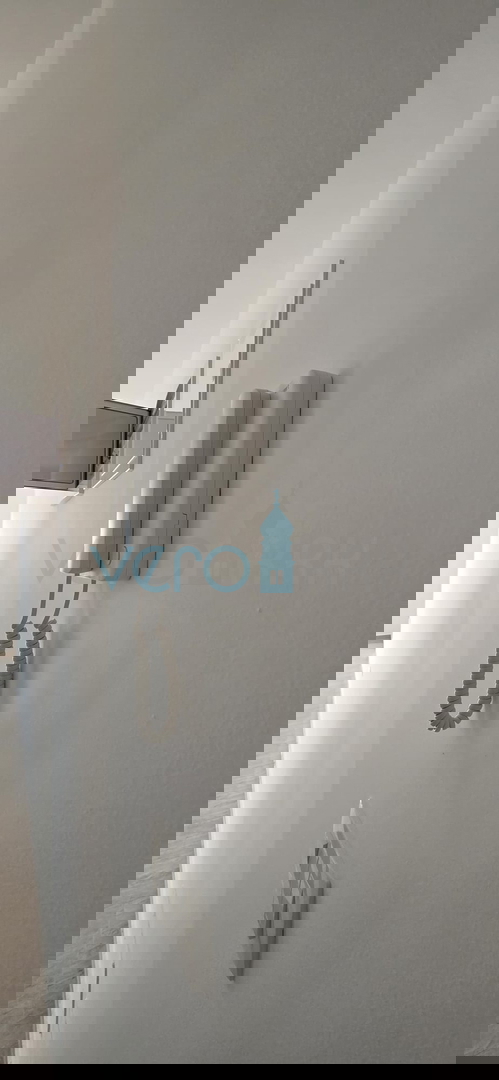 Istra, Novigrad, appartamento bilocale 78 m2, 1° piano, nuova costruzione, terrazza, vista mare, in vendita