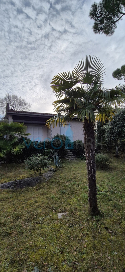 Malinska, Isola di Krk, casa indipendente, giardino, prima fila sul mare, vendita