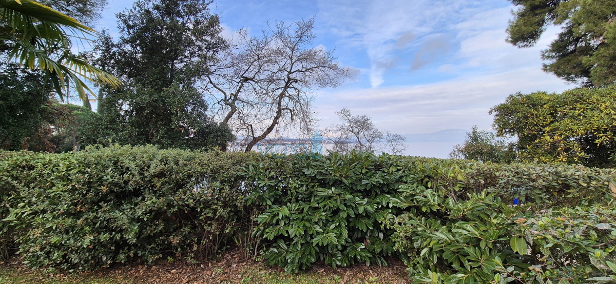 Malinska, Isola di Krk, casa indipendente, giardino, prima fila sul mare, vendita