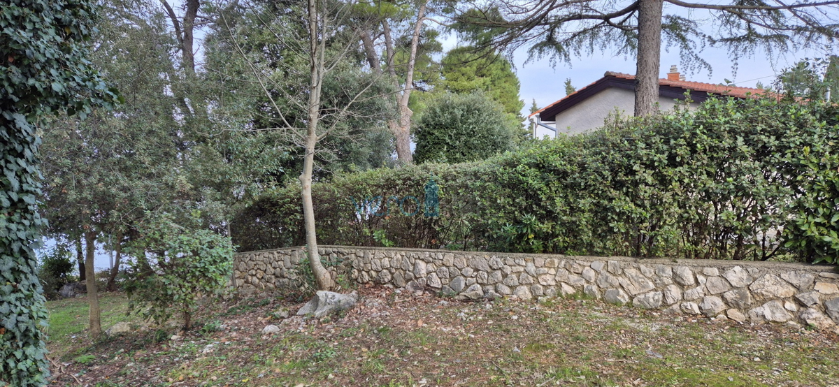 Malinska, Isola di Krk, casa indipendente, giardino, prima fila sul mare, vendita