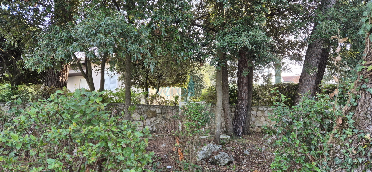 Malinska, Isola di Krk, casa indipendente, giardino, prima fila sul mare, vendita